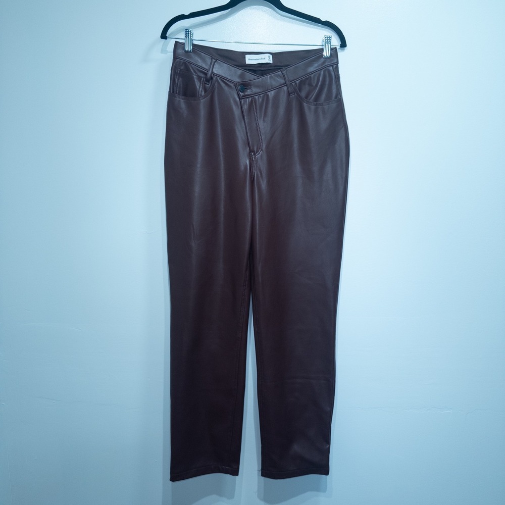 Abercrombie & Fitch Brown '90s Straight Ultra High Rise Faux Leather Pant 29